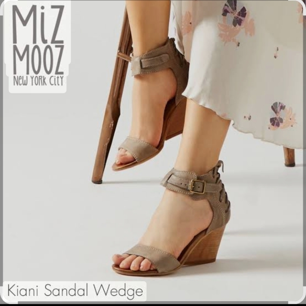 Euc Miz Mooz Kiani Black Leather Strappy Buckle Wedge Sandal Sz 40